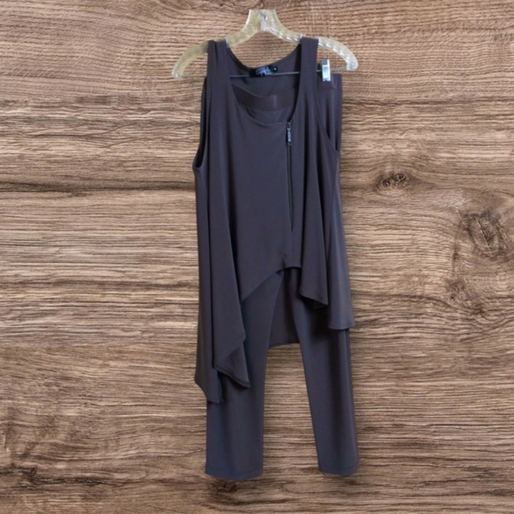 Sympli slinky liquid sleeveless set. Taupe. Gray/brown. Size 8